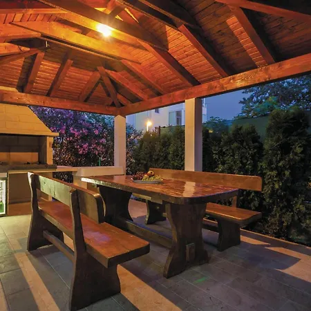 Amazing In Kastel Stafilic With Jacuzzi