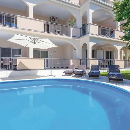Amazing In Kastel Stafilic With Jacuzzi Kaštela