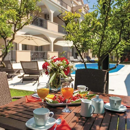 Appartement Amazing In Kastel Stafilic With Jacuzzi Kaštela