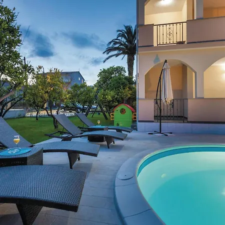 Amazing In Kastel Stafilic With Jacuzzi Kaštela