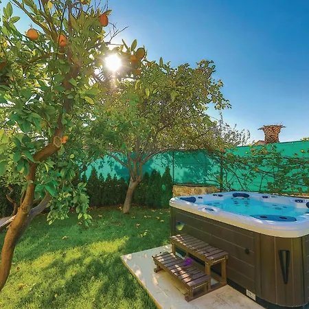 Amazing In Kastel Stafilic With Jacuzzi