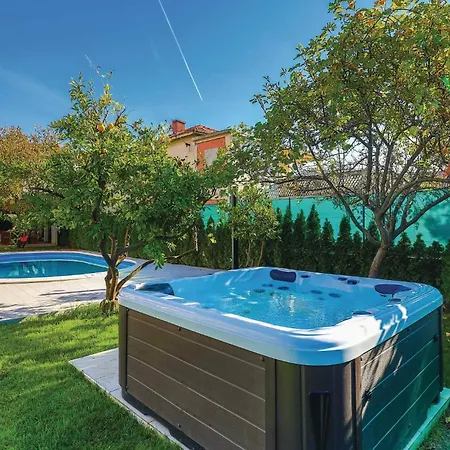 Apartament Amazing In Kastel Stafilic With Jacuzzi Kaštela