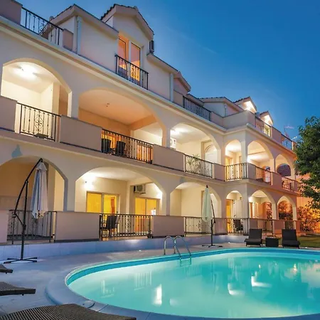 Amazing In Kastel Stafilic With Jacuzzi Kaštela