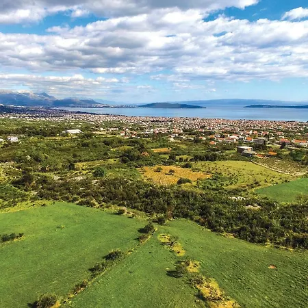 Cozy In Kastel Stafilic Lägenhet *